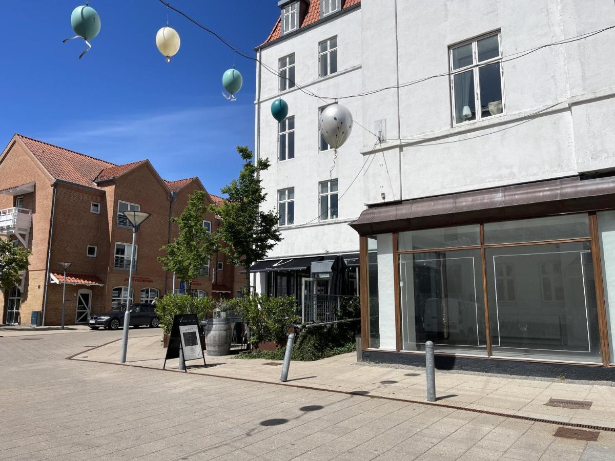 Aday - Blue Light Suite Apartment In The Center Of Hjørring Zewnętrze zdjęcie